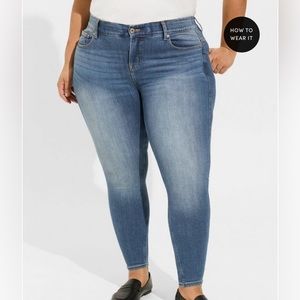Torrid Sky High Skinny Premium Stretch High-Rise Jean Size 14T (Tall)